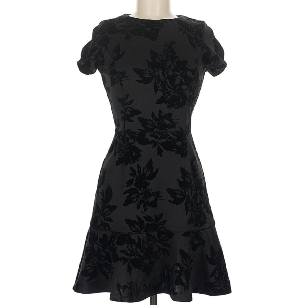 NWT AQUA Black Velvet Floral Embossed Short Sleeve Cocktail Dress Size Medium - Picture 3 of 5